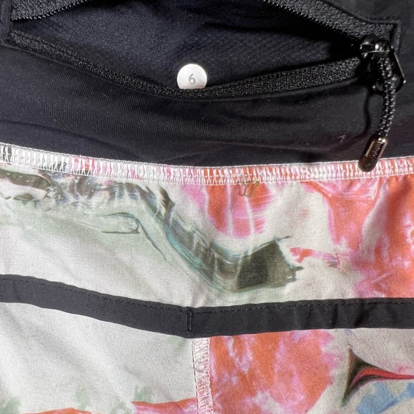 Lululemon Speed Short-
Pigment Wave Multi / Black - Picture 2 of 7